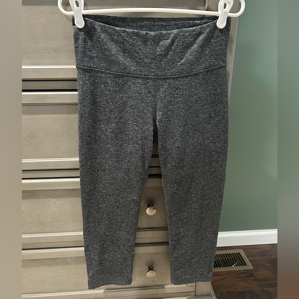 Old Navy active cropped Charcoal Leggings